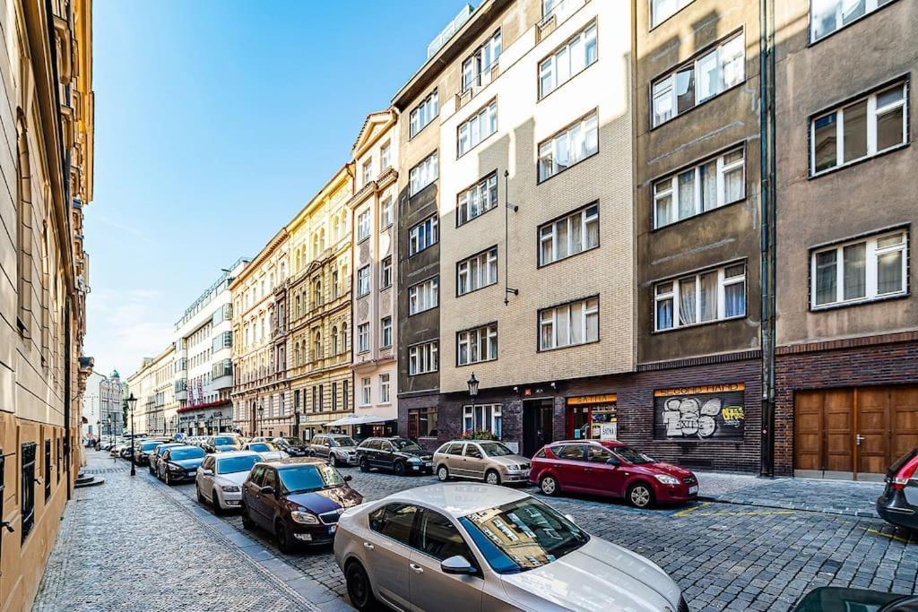 Cozy Old Town Stay - 1-Bedroom Apartment Prag Exteriör bild